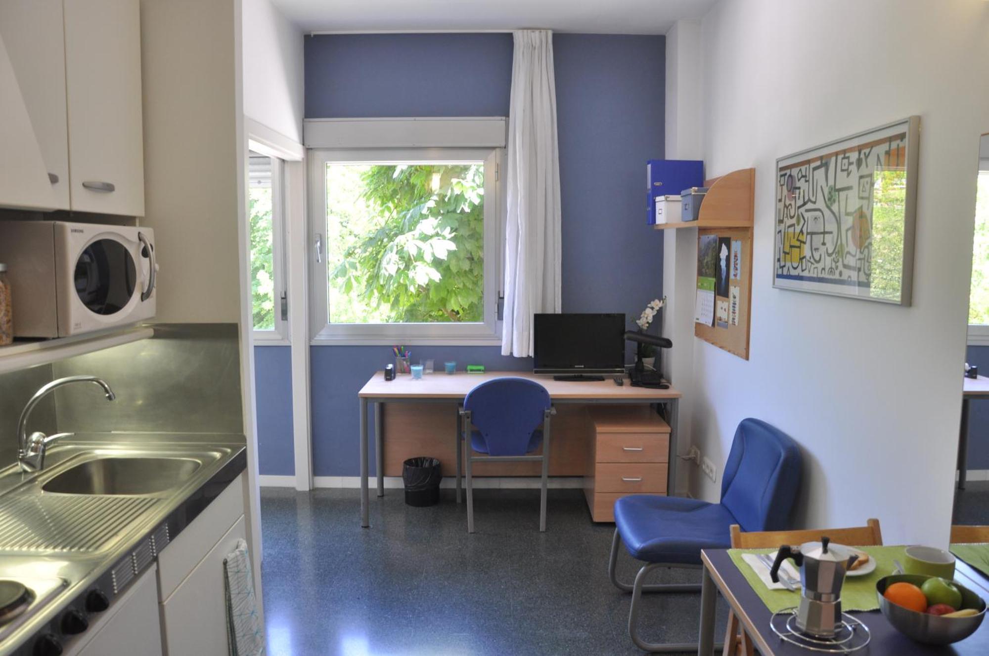 Residencia Resa Tomas Alfaro Fournier Apartment บิโตเรีย-กัสเตซ ภายนอก รูปภาพ