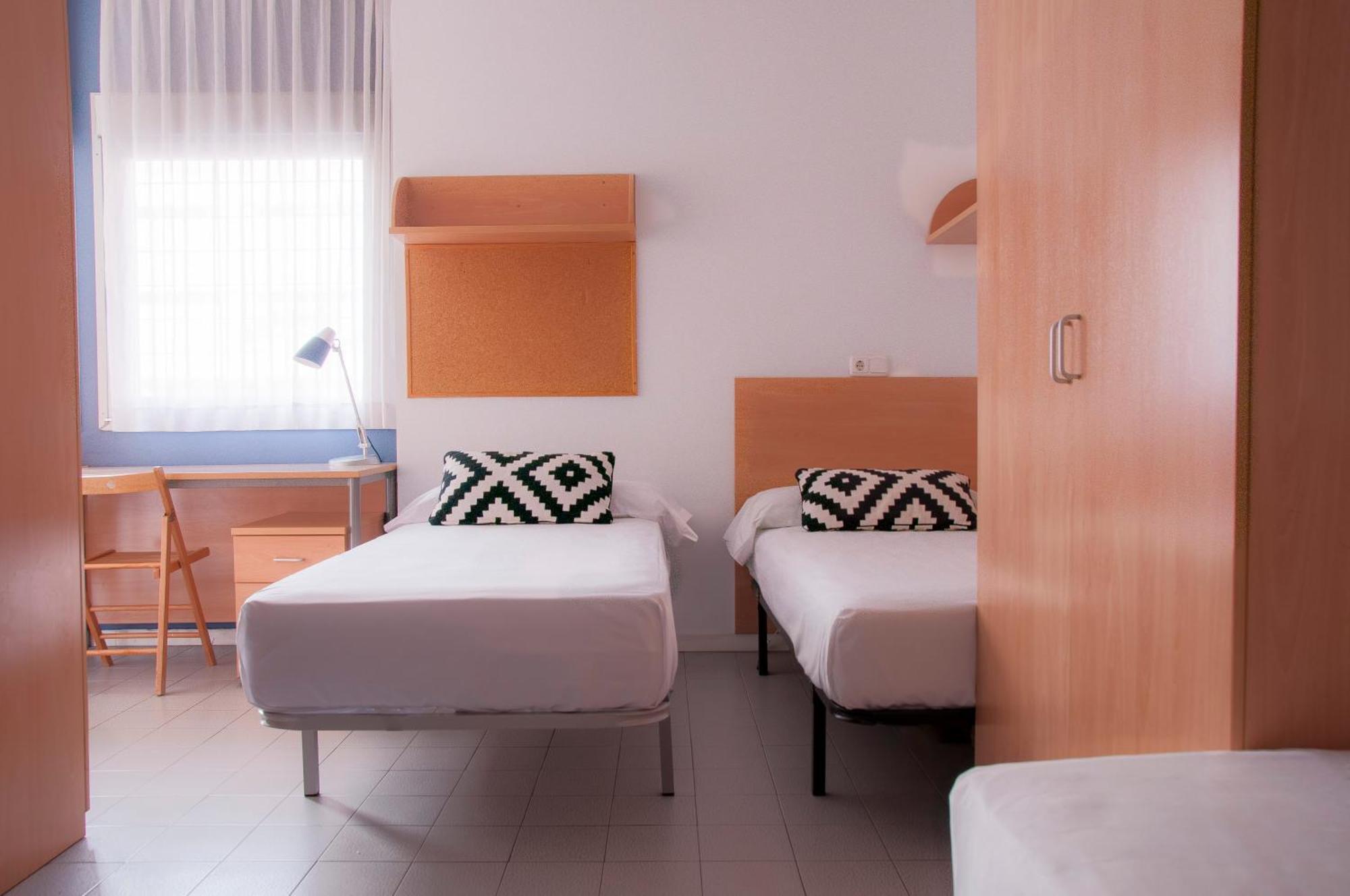 Residencia Resa Tomas Alfaro Fournier Apartment บิโตเรีย-กัสเตซ ภายนอก รูปภาพ