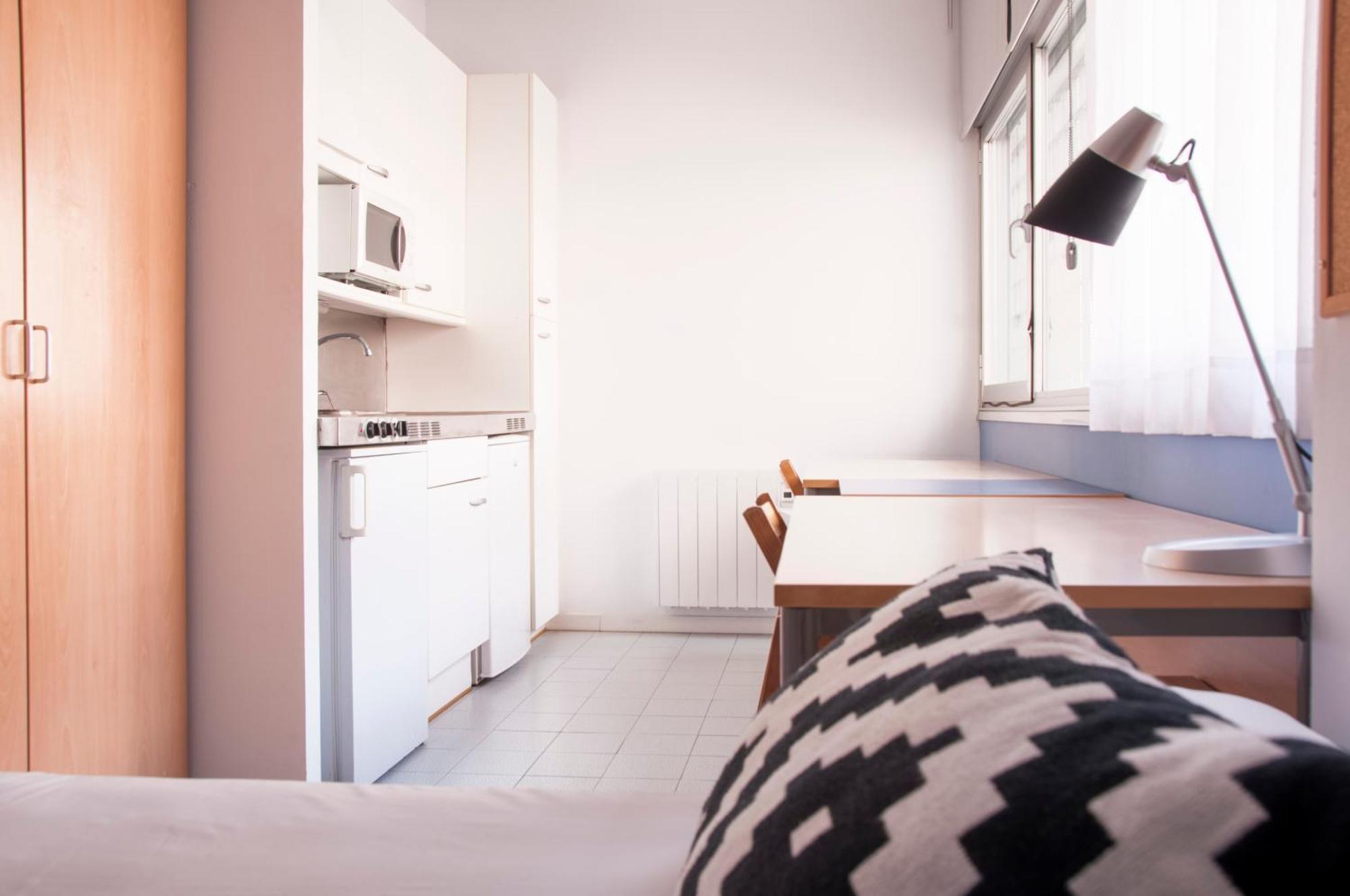Residencia Resa Tomas Alfaro Fournier Apartment บิโตเรีย-กัสเตซ ภายนอก รูปภาพ