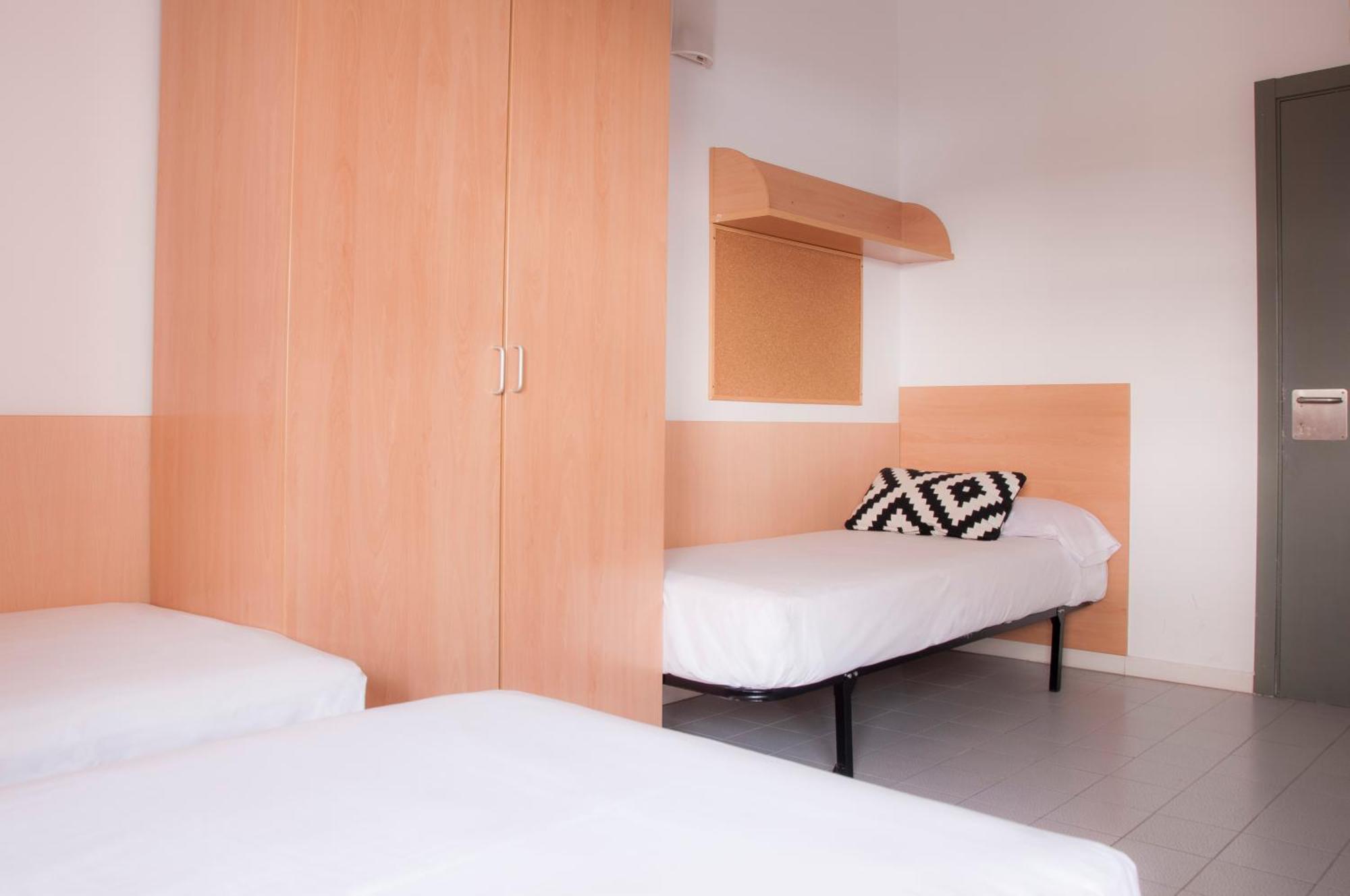 Residencia Resa Tomas Alfaro Fournier Apartment บิโตเรีย-กัสเตซ ภายนอก รูปภาพ