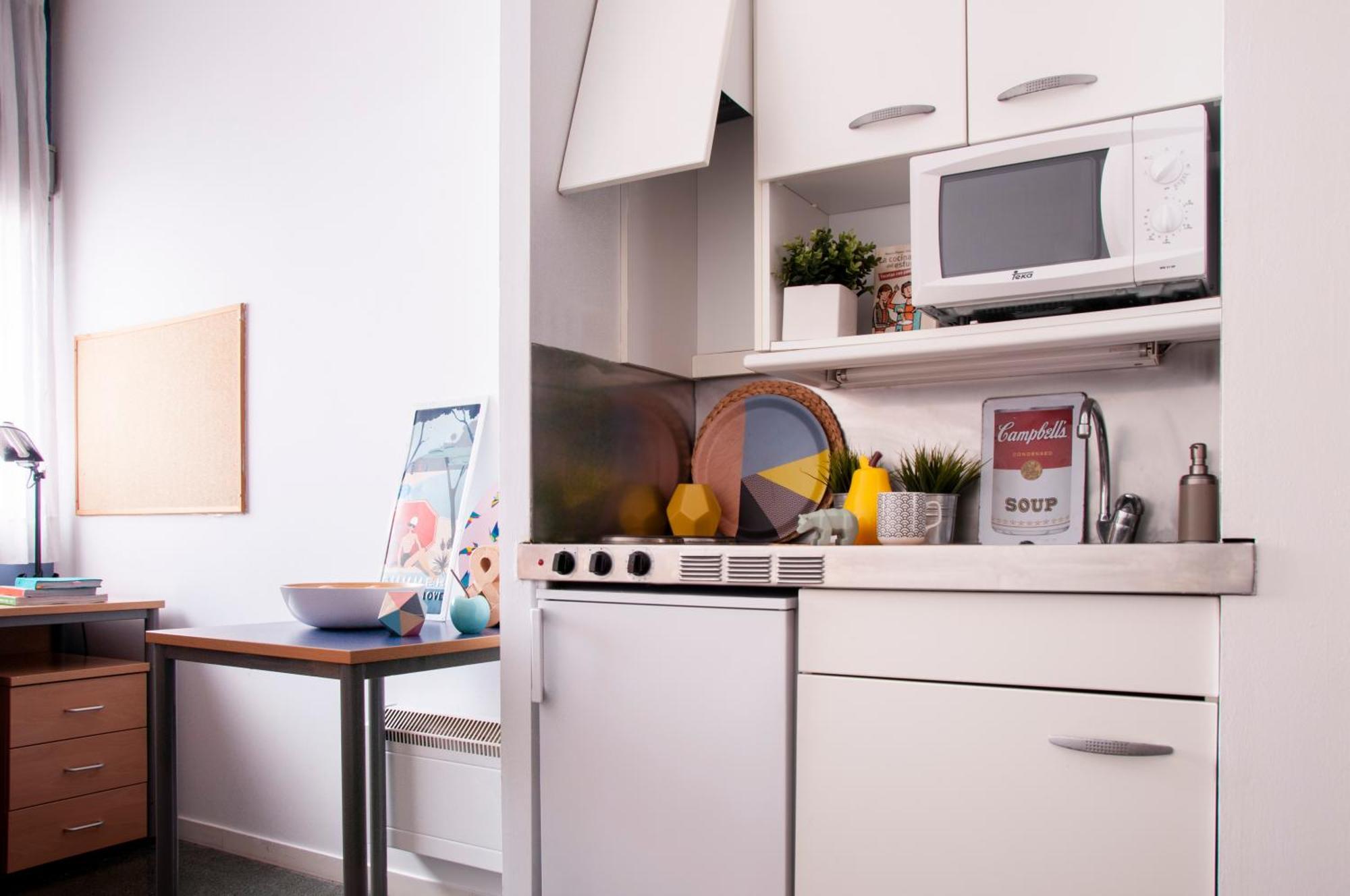Residencia Resa Tomas Alfaro Fournier Apartment บิโตเรีย-กัสเตซ ภายนอก รูปภาพ