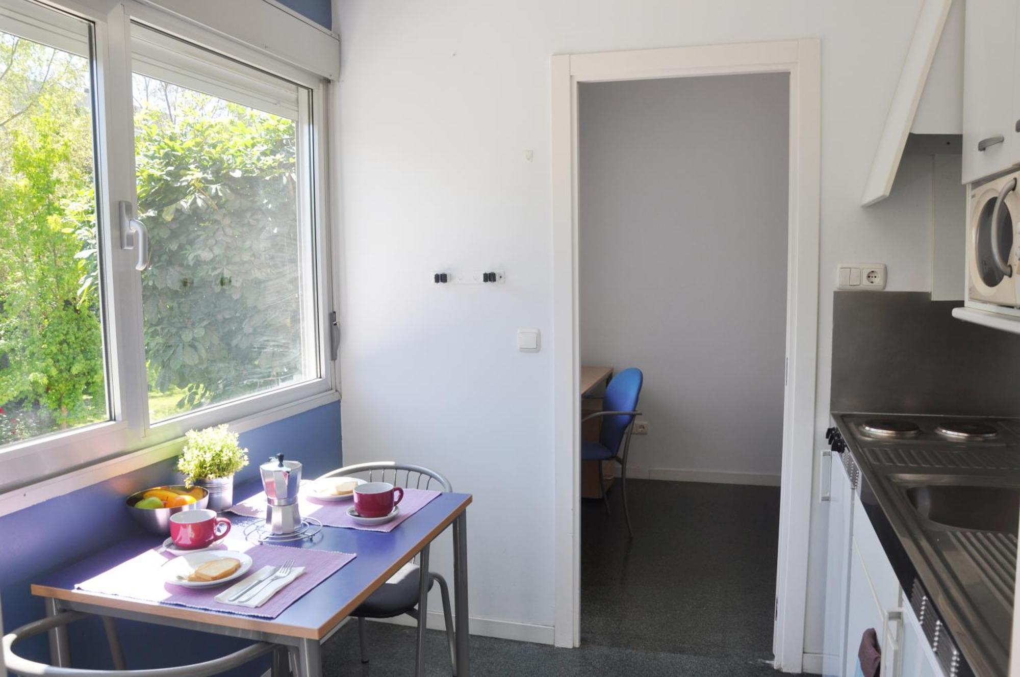 Residencia Resa Tomas Alfaro Fournier Apartment บิโตเรีย-กัสเตซ ภายนอก รูปภาพ